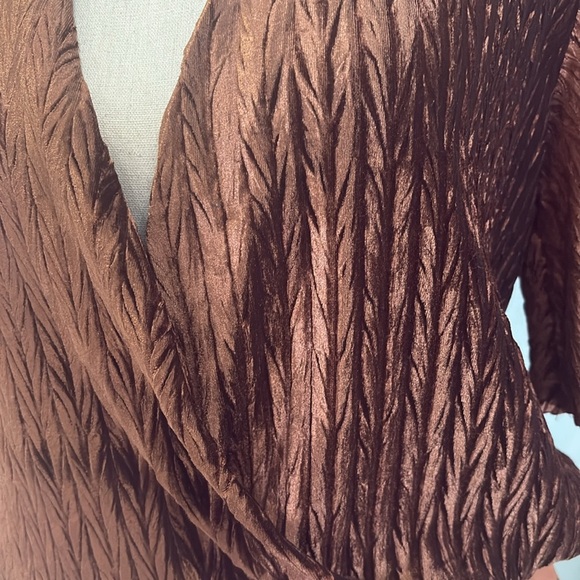 Moon River Velvet Bodysuit with Wrapped Bodice - Picture 4 of 7